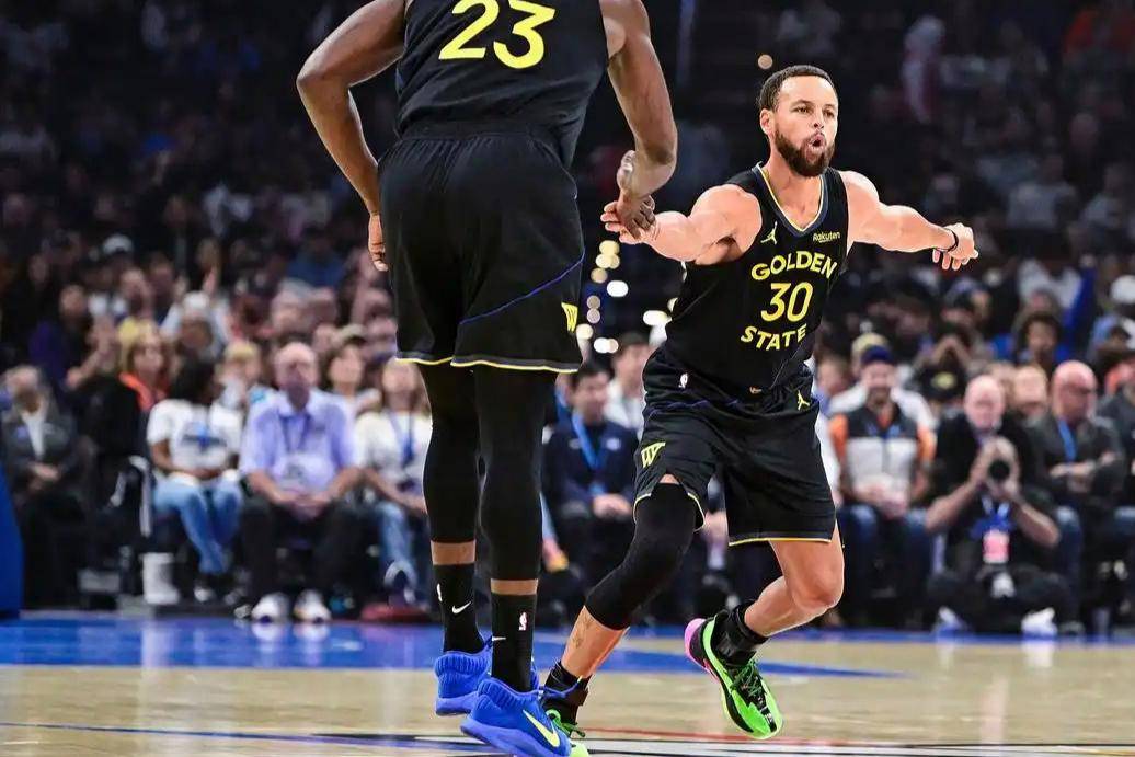 雷霆横扫步行者,库里高光表现 雷霆横扫步行者,库里高光表现