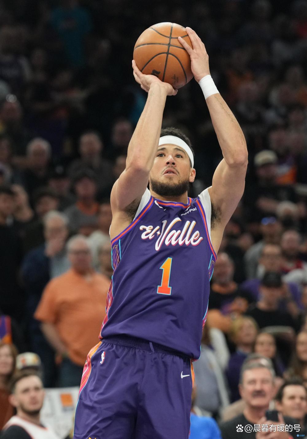 爵士鏖战公牛,布克高光表现 爵士鏖战公牛,布克高光表现