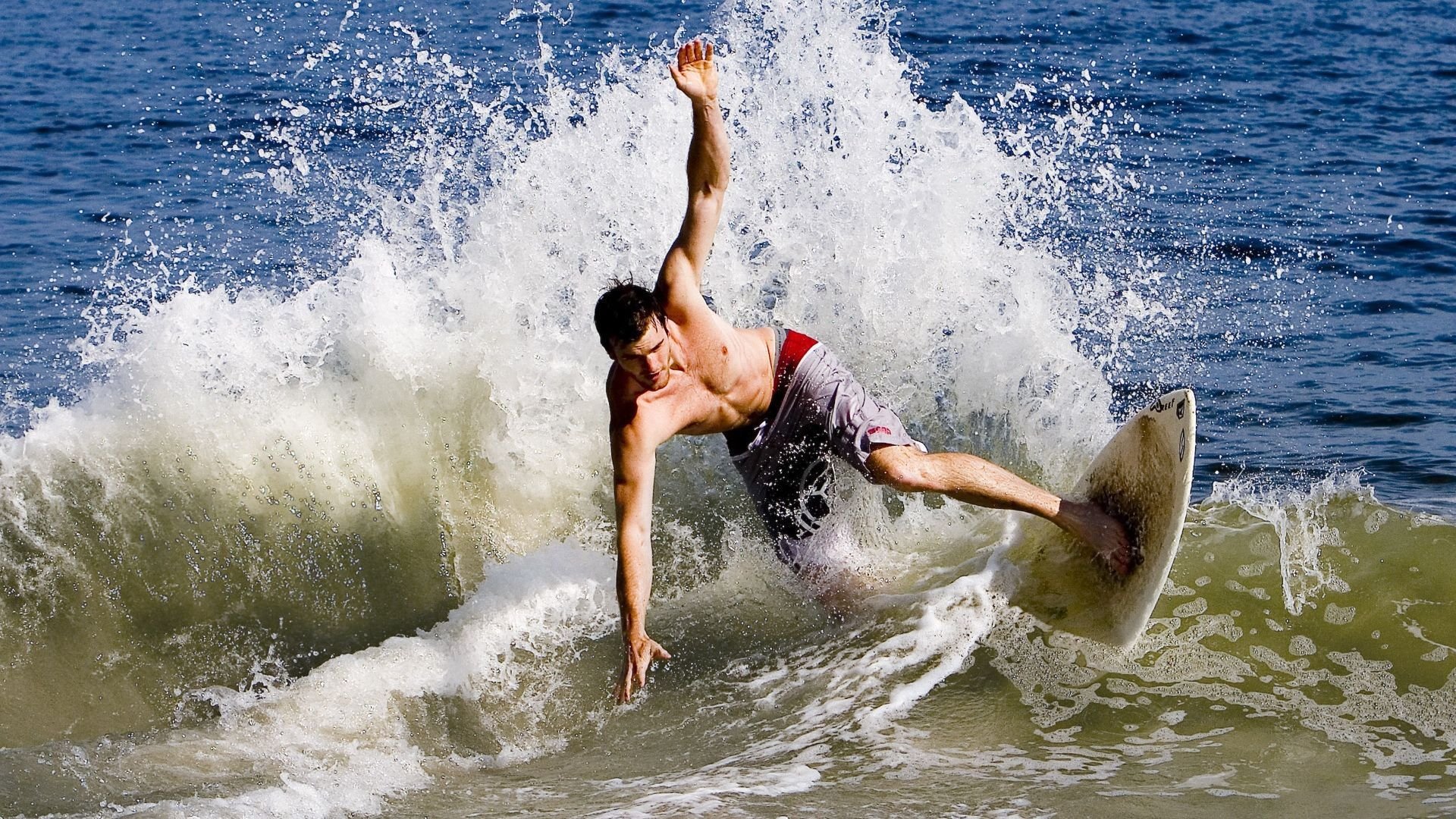 夜之舞者,布伦森在F1街道赛的绝对统治