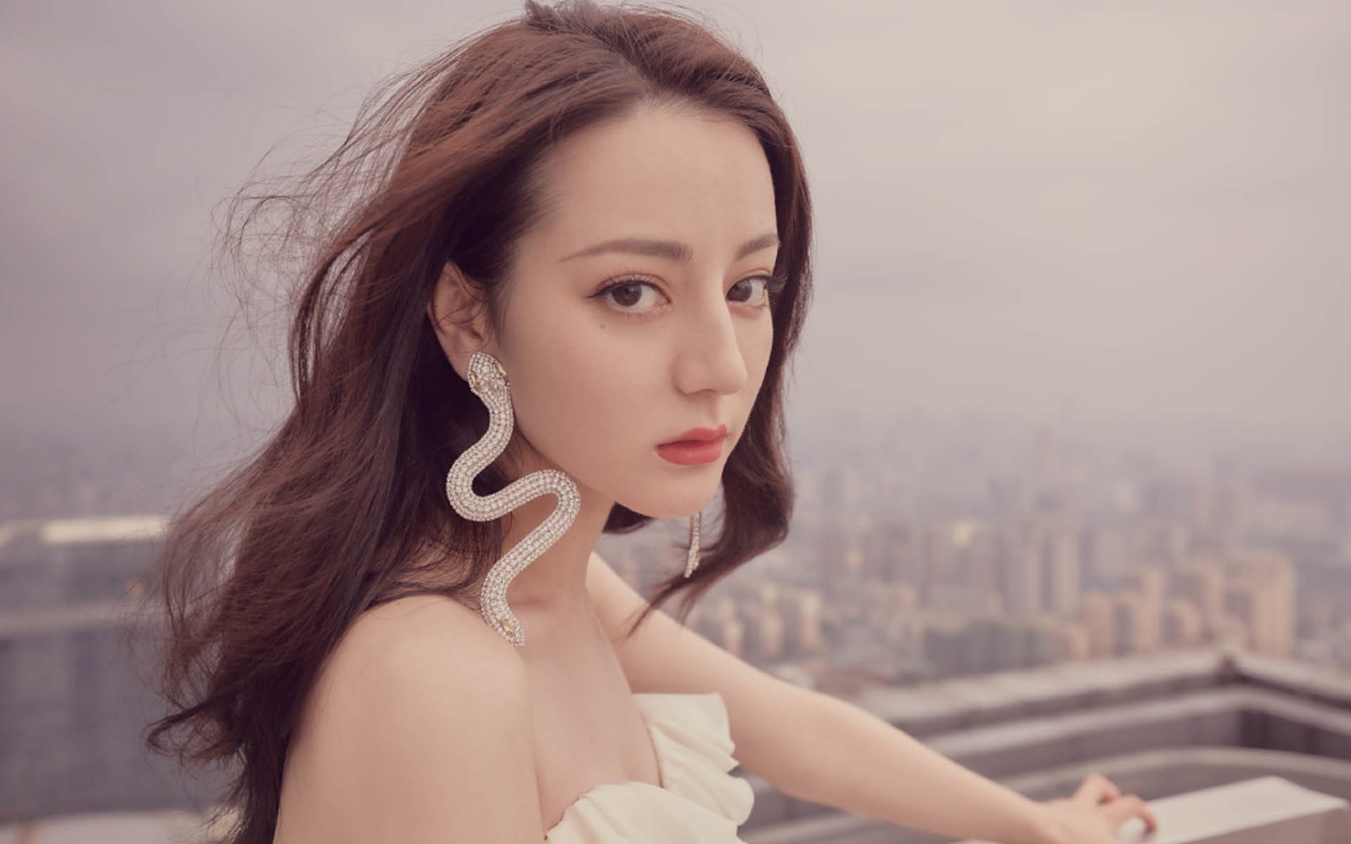 幽灵船驶入致命航线，米切尔空砍50+准三双，黄蜂七人上双逆袭独行侠