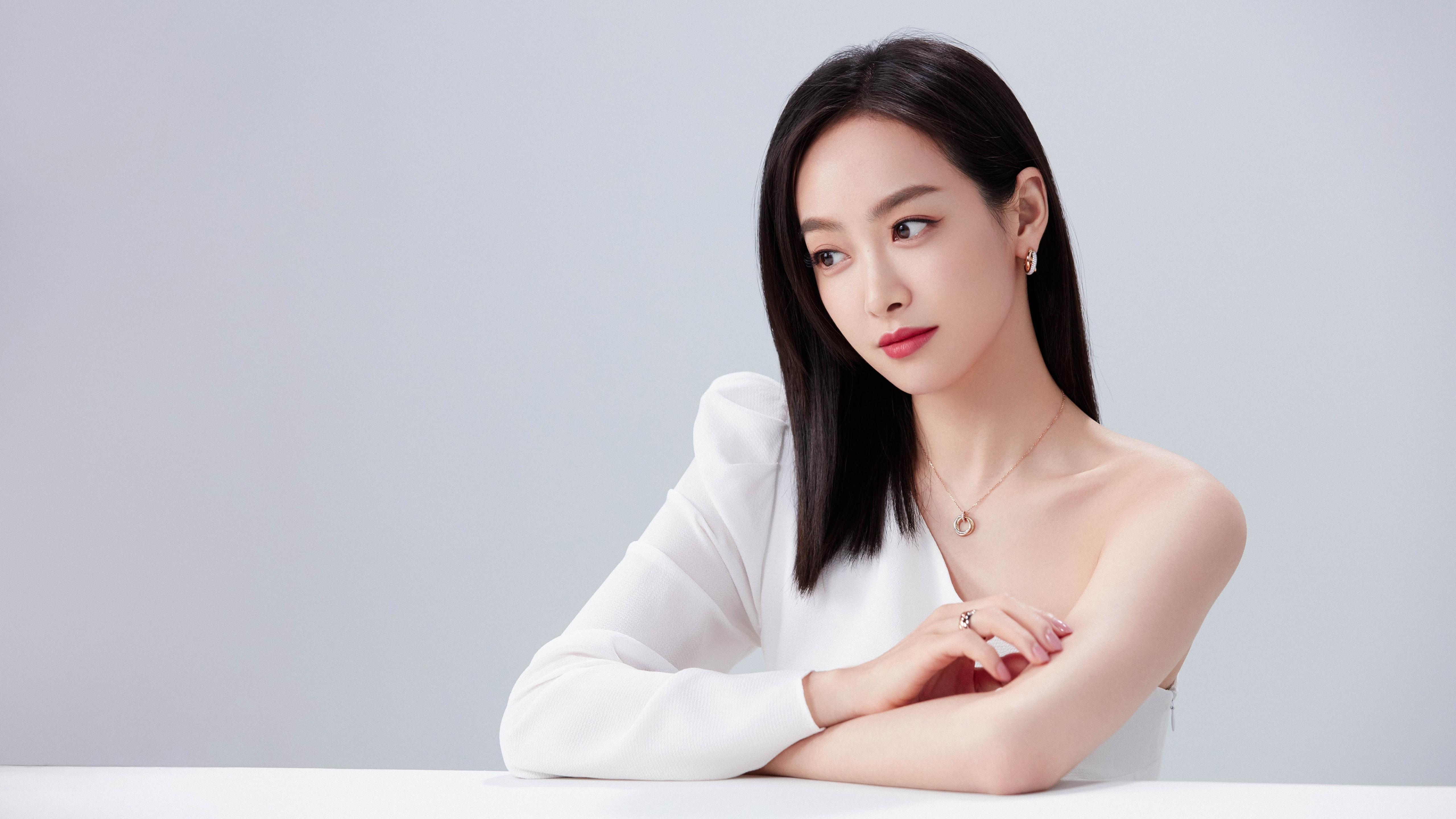 让我们先为这个独一无二的故事，寻找一个与之匹配的标题